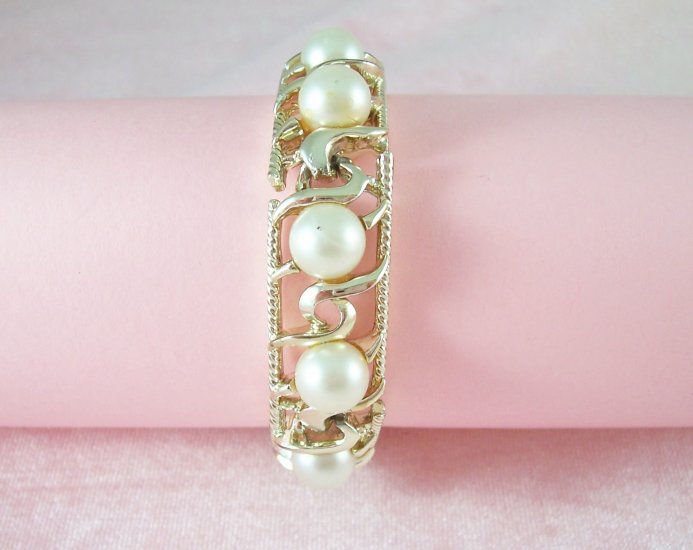Vintage BSK Signed Faux Pearl Bracelet Gold Tone Links