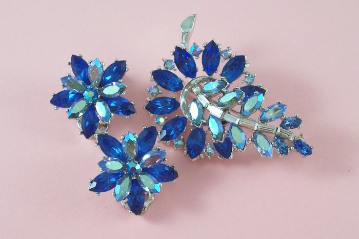 Vintage Capri Blue Rhinestone Brooch Earrings Demi Set Indian Sapphire Aurora Borealis Floral