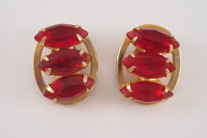 Vintage Red Rhinestone Earrings on Gold Tone Oval Link Back