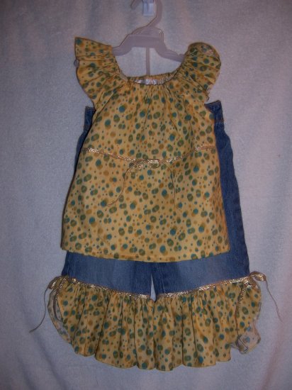 Yellow top and capri jeans gold ties size 4