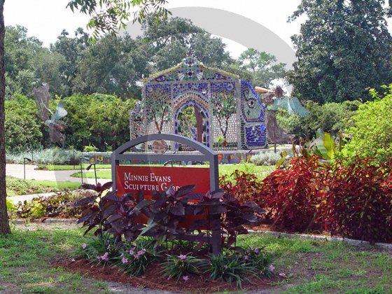 Bottle House - Airlie Gardens - 8006 - 11x17 Photo