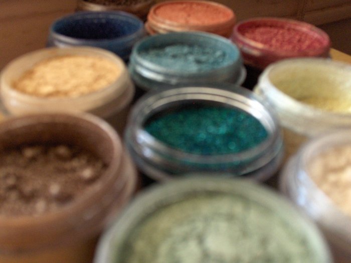MAC Pigment in White Gold
