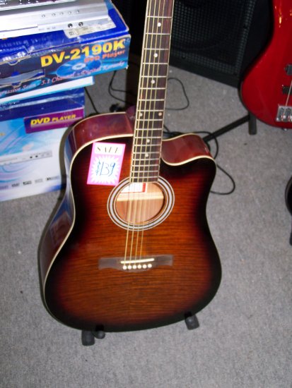 accoustic full size 6 string PROFFESIONAL
