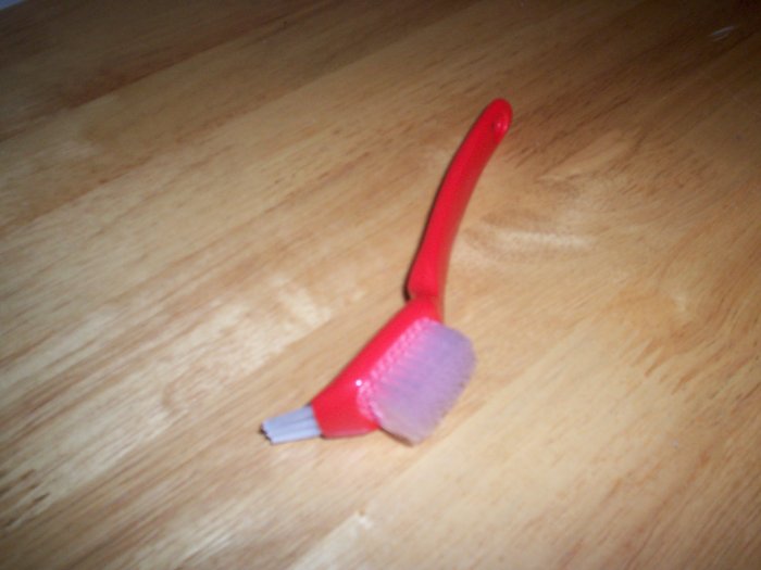 Tupperware Seal Brush Gadget