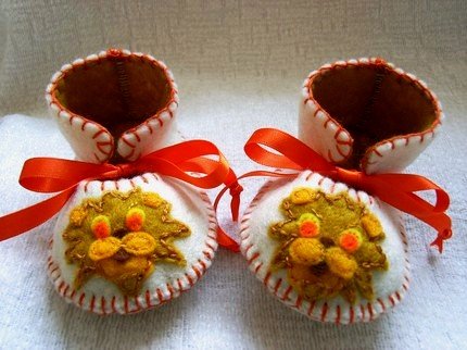 Cream & Antique Gold Booties with Lions, 3-6 months(RM 87)