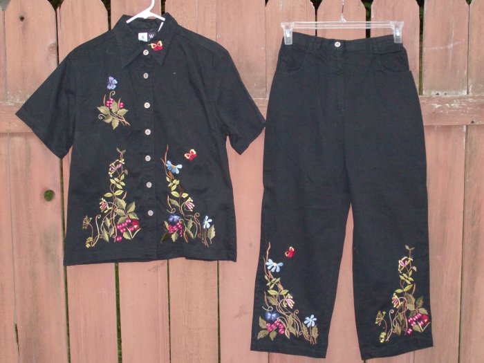 STUDIO WEST Black Embroidered Capri Set - Medium