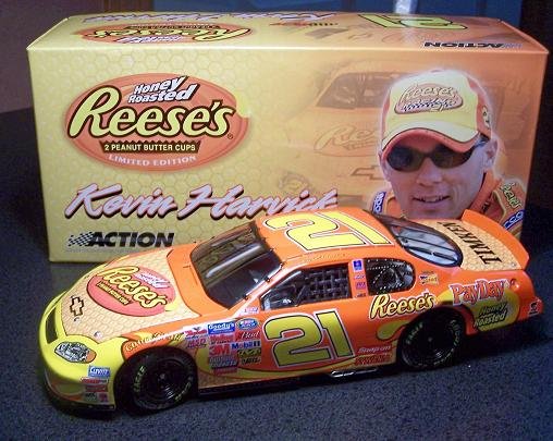 ACTION KEVIN HARVICK '05 MONTE CARLO REESE'S