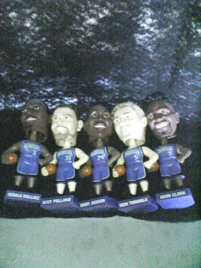 BOBBLE-HEAD BASKET BALL PLAYERS (5)