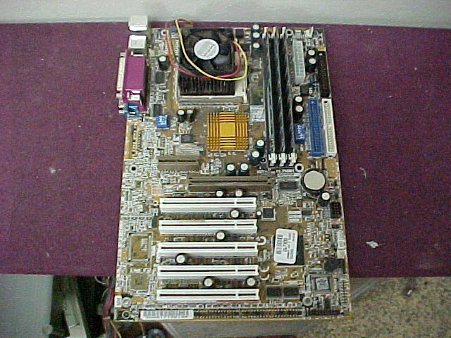 Gigabyte GA-71XE4 motherboard w/ 800MHz Athlon, 256mb RAM