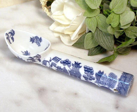 Blue Willow Porcelain Ice Cream Scoop Collectible NEW!