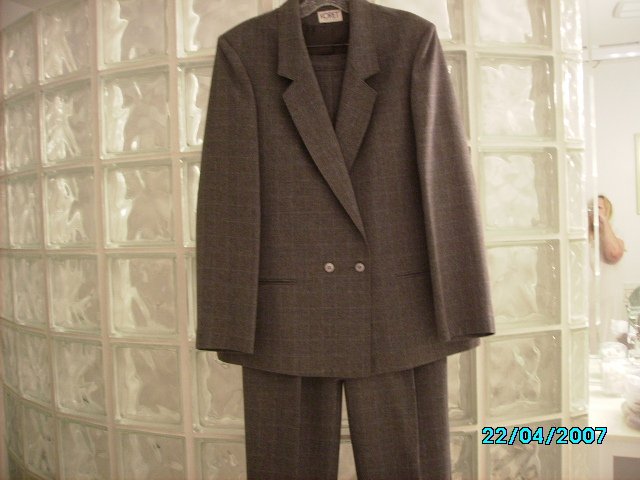Ladies pants suit