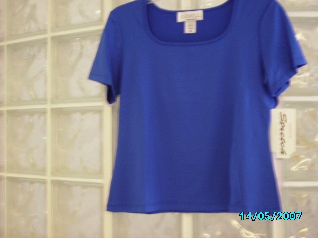 Ladies short sleeved square necked top