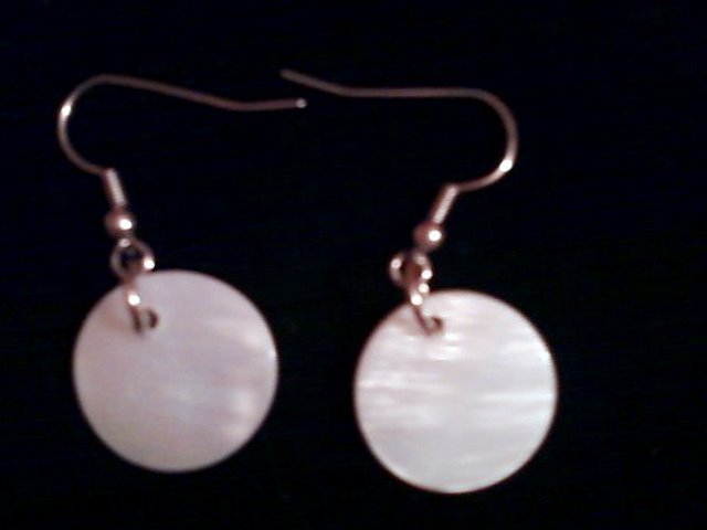 Ivory colored Mother of Pearl Earrings.