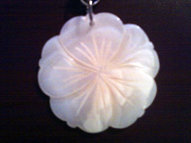 Ivory Mother of Pearl Flower Necklace.
