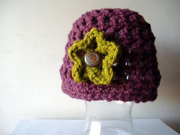 the park bench hat in eggplant purple.