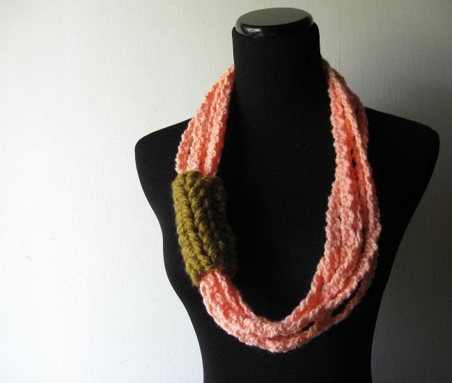 neck loops in peach and snapdragon.