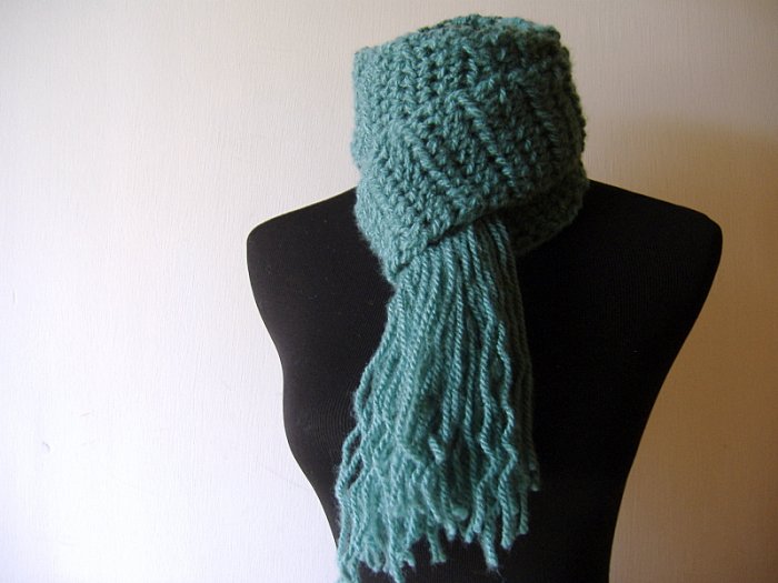 the weekend scarf in teal green.
