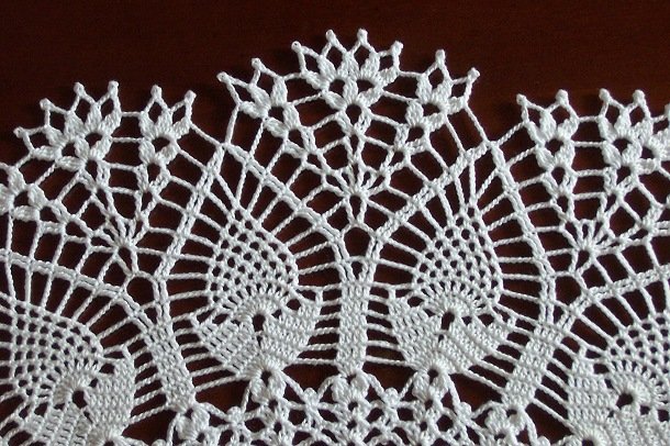 20" Pineapples in Bloom doily ** Custom orders only (not currently in stock)