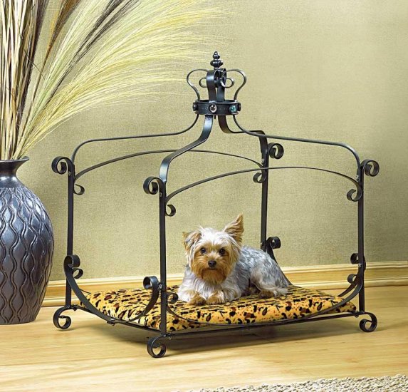 ROYAL SPLENDOR PET BED---Item #: 38683