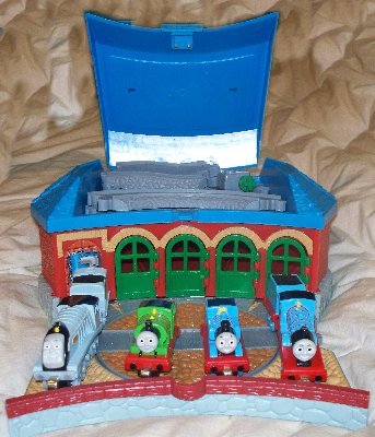 THOMAS THE TANK Train Take Along Set With 4 Trains
