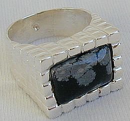 A black flakes ring