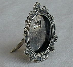 Oval photo frame miniature