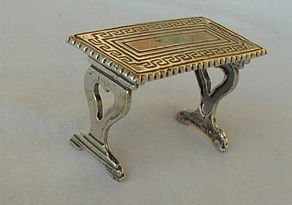 Table miniature-C