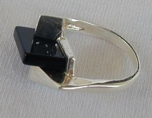 Stylish onyx ring