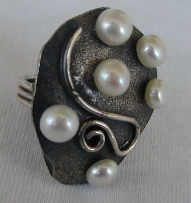 6white pearls ring