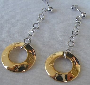 Dangling golden rings earrings