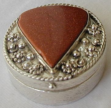 Brown gold heart box