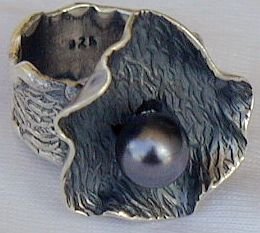 Black pearl ring