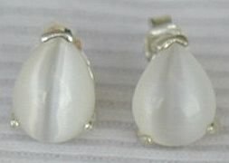 Mini white pearls