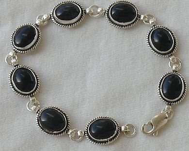 8 oynx stones bracelet
