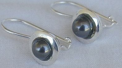 Gray pearls earrings