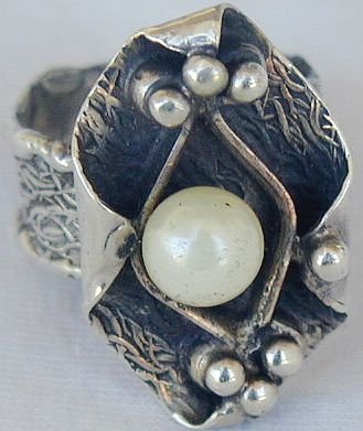 White pearl-handmade ring-PL1