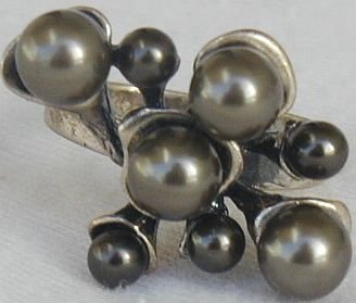 Brown grapes ring