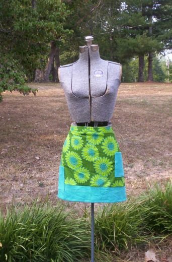 Retro Daisies Apron