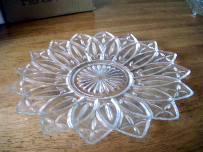 Stunning Federal Gass Sandwich Plate *Petal* Design