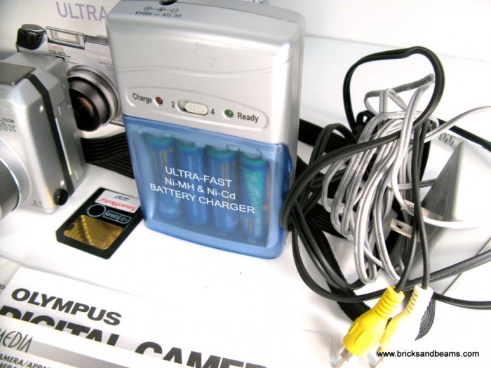 Olympus Camedia C700 2.1 Digital Camera with Box and Extras 128mb