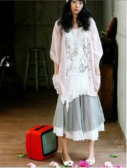 R815 new designed elegance long white+black gird twinset skirt