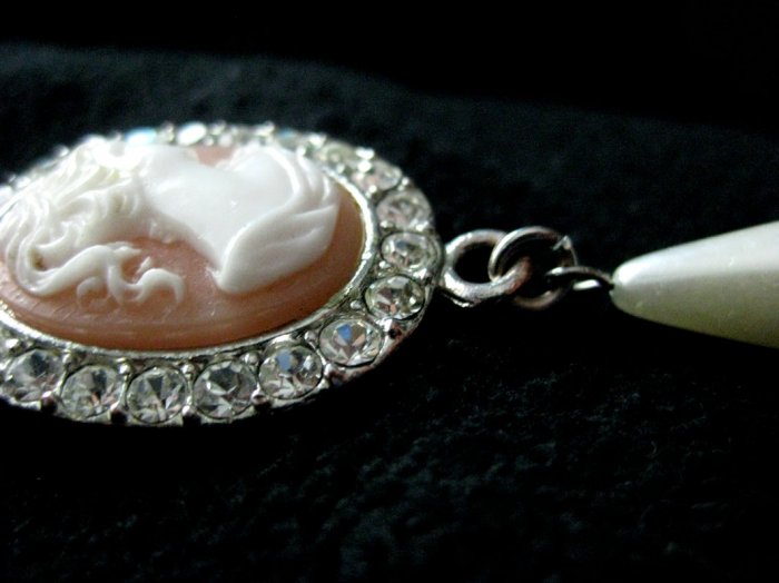 Vintage Cameo Brooch