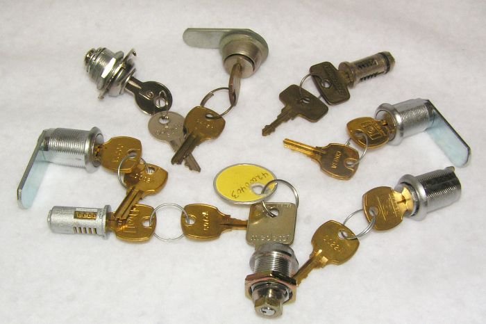 Miscelleneous Vending Locks Grab Bag 8 Lot # 83