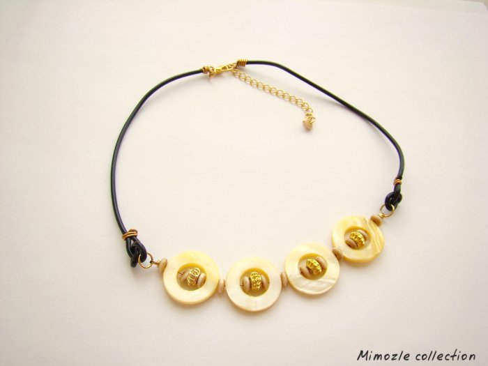 4 SHELL NATURAL BONE BEADS BLACK LEATHER CHOKER