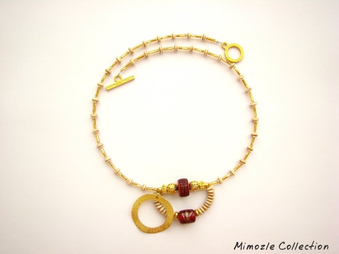 VINTAGE STYLE GOLD TONE NECKLACE WITH BONE BEAD