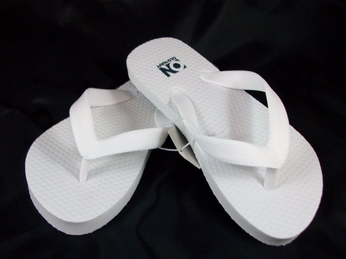 Girl's White Flip Flops - Size 1/2