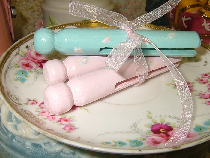 Vintage Clothespins Pink Rosebuds