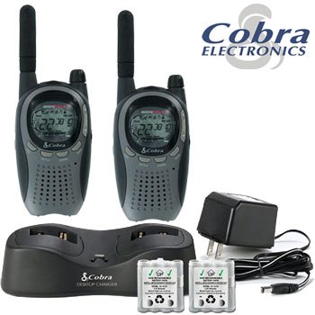 COBRA 6 MILE FRS-GMRS TWO-WAY RADIO CHARGING COMBO