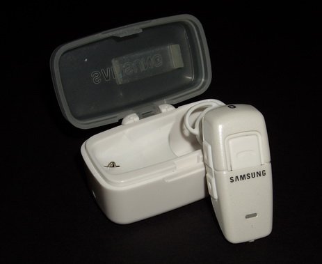 New Samsung WEP200 Bluetooth White Headset Earphon
