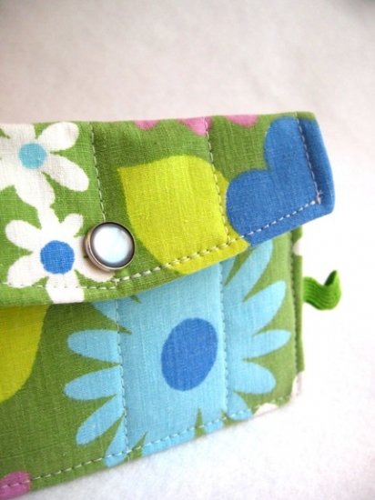 the rikrak sustainable wallet - in nostalgic daisy green
